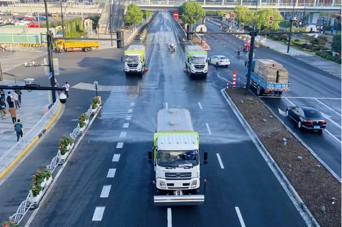 路面见本色丨ballbet贝博环境新能源环卫装备服务上海进博会！